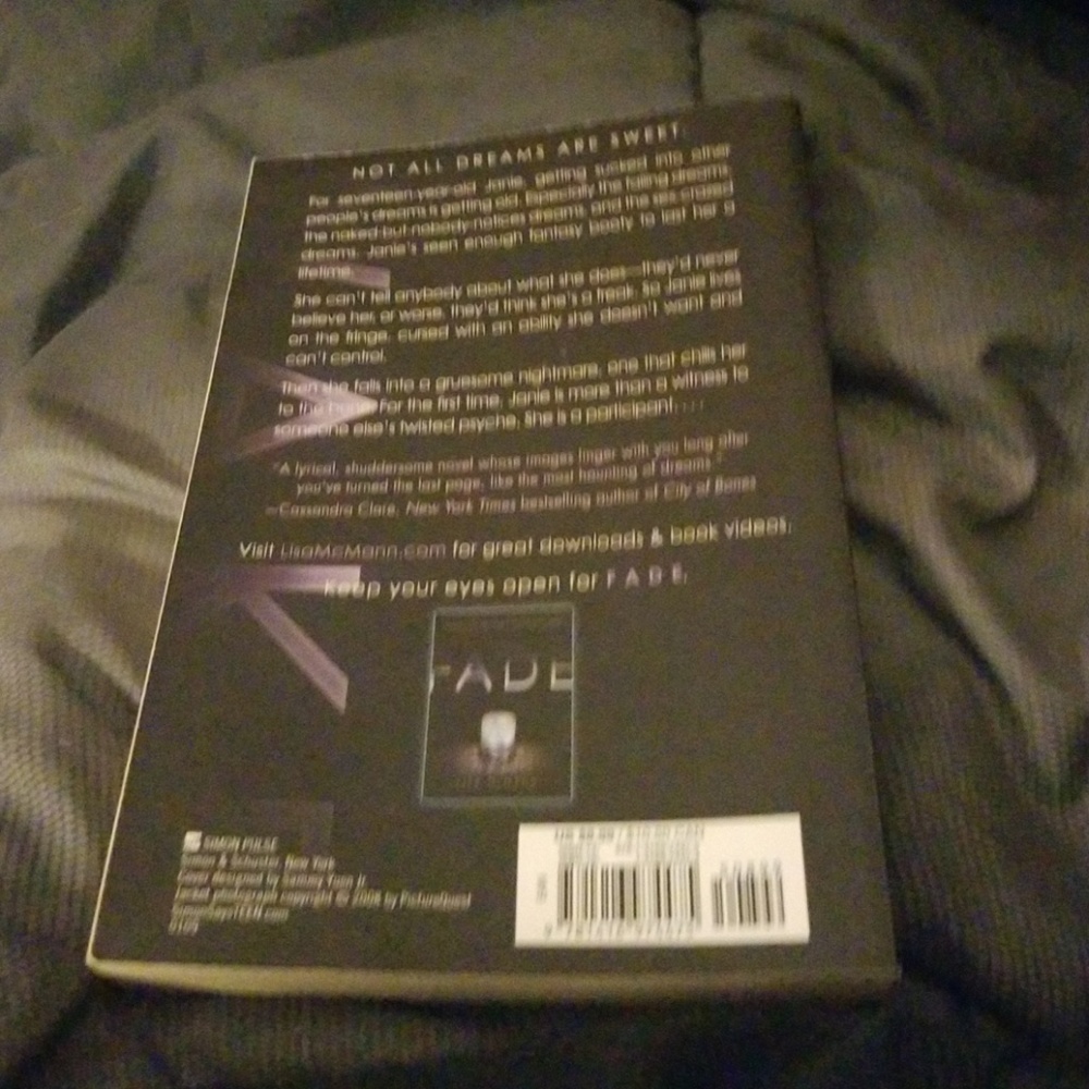 Wake Book by Lisa McMann - Picture 2 of 2